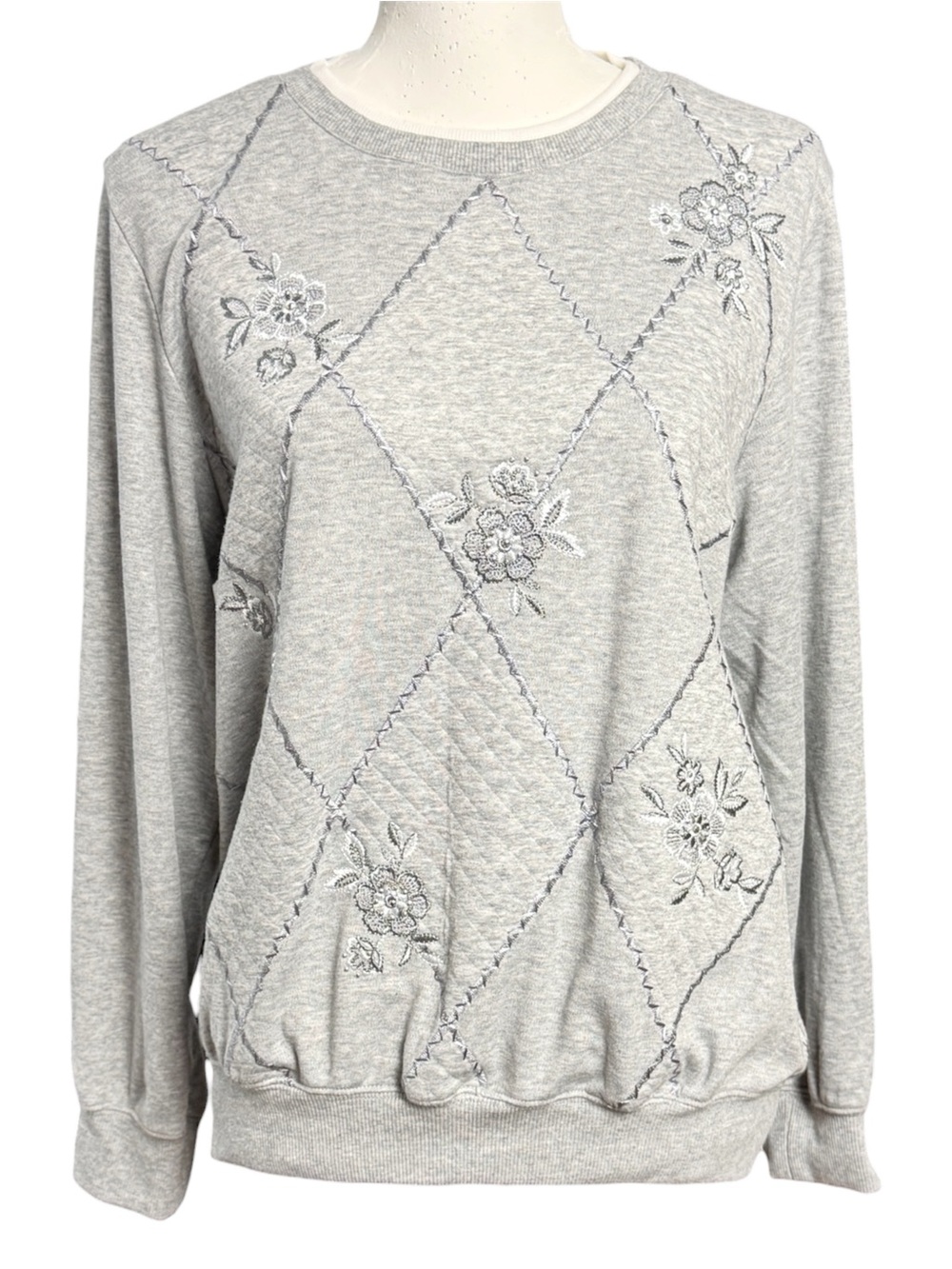 Alfred Dunner heather gray embroidered sweat shirt Women’s size small | e